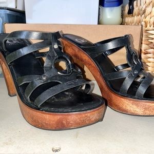 Women’s Wooden Thick Heal Size 8M